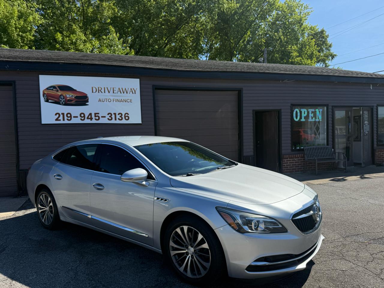 Buick LaCrosse 4dr Sdn Essence FWD 2018