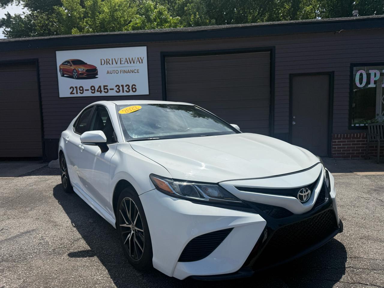 Toyota Camry SE Auto (Natl) 2022