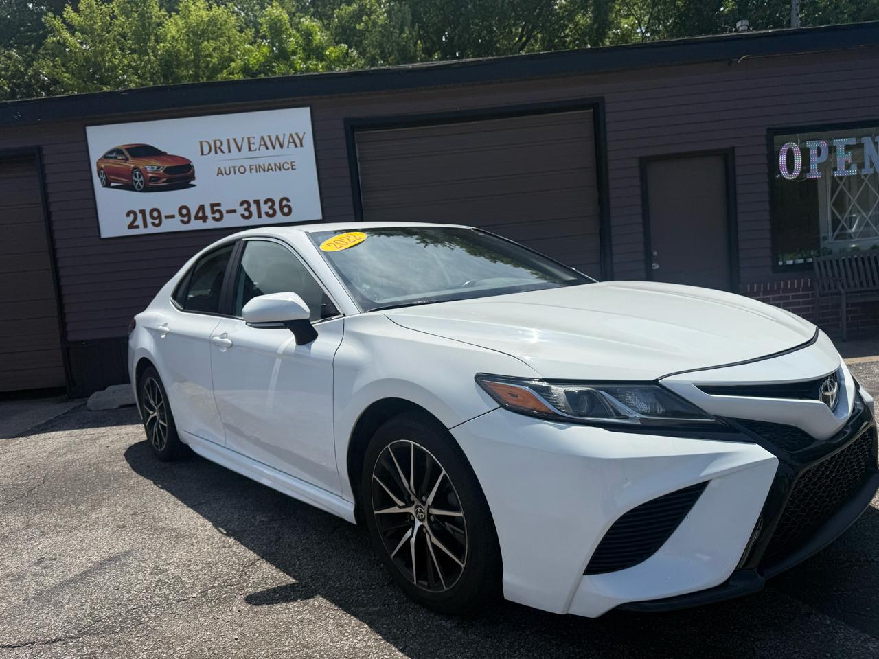 Toyota Camry SE Auto (Natl) 2022