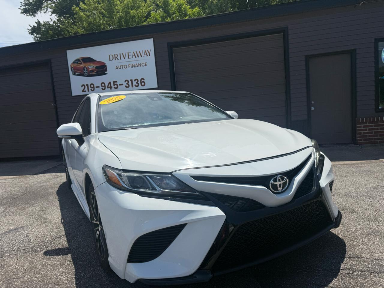 Toyota Camry SE Auto (Natl) 2022