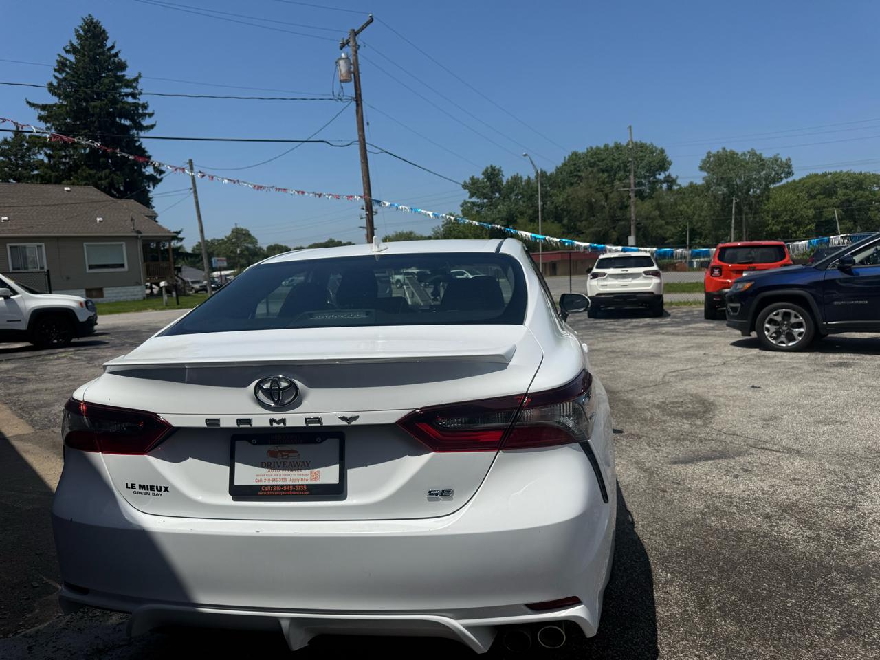 Toyota Camry SE Auto (Natl) 2022