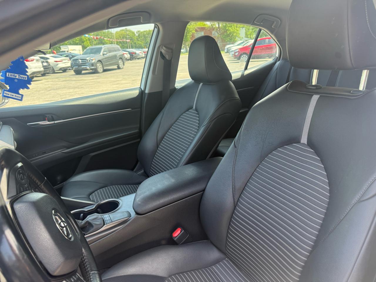 Toyota Camry SE Auto (Natl) 2022