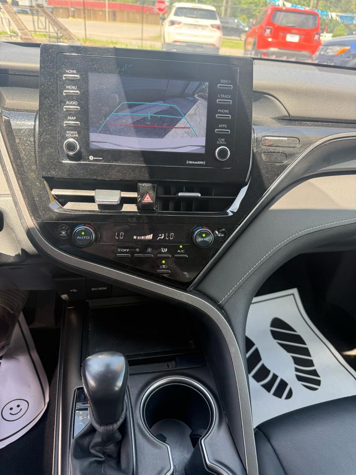 Toyota Camry SE Auto (Natl) 2022