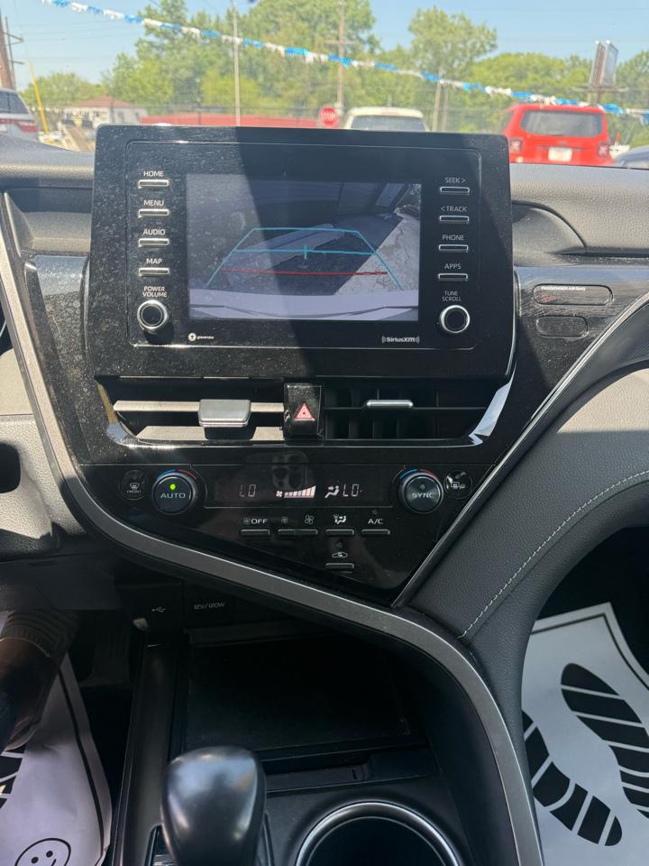 Toyota Camry SE Auto (Natl) 2022