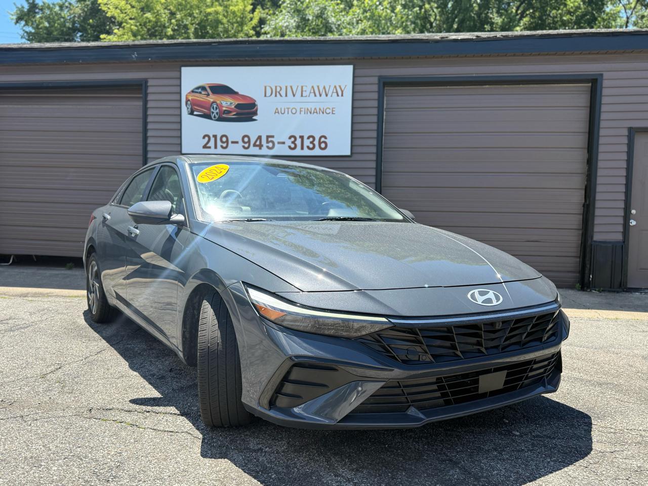 2024 Hyundai Elantra Limited IVT