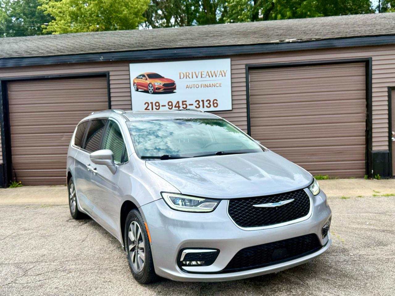 2021 Chrysler Pacifica Hybrid Touring L FWD