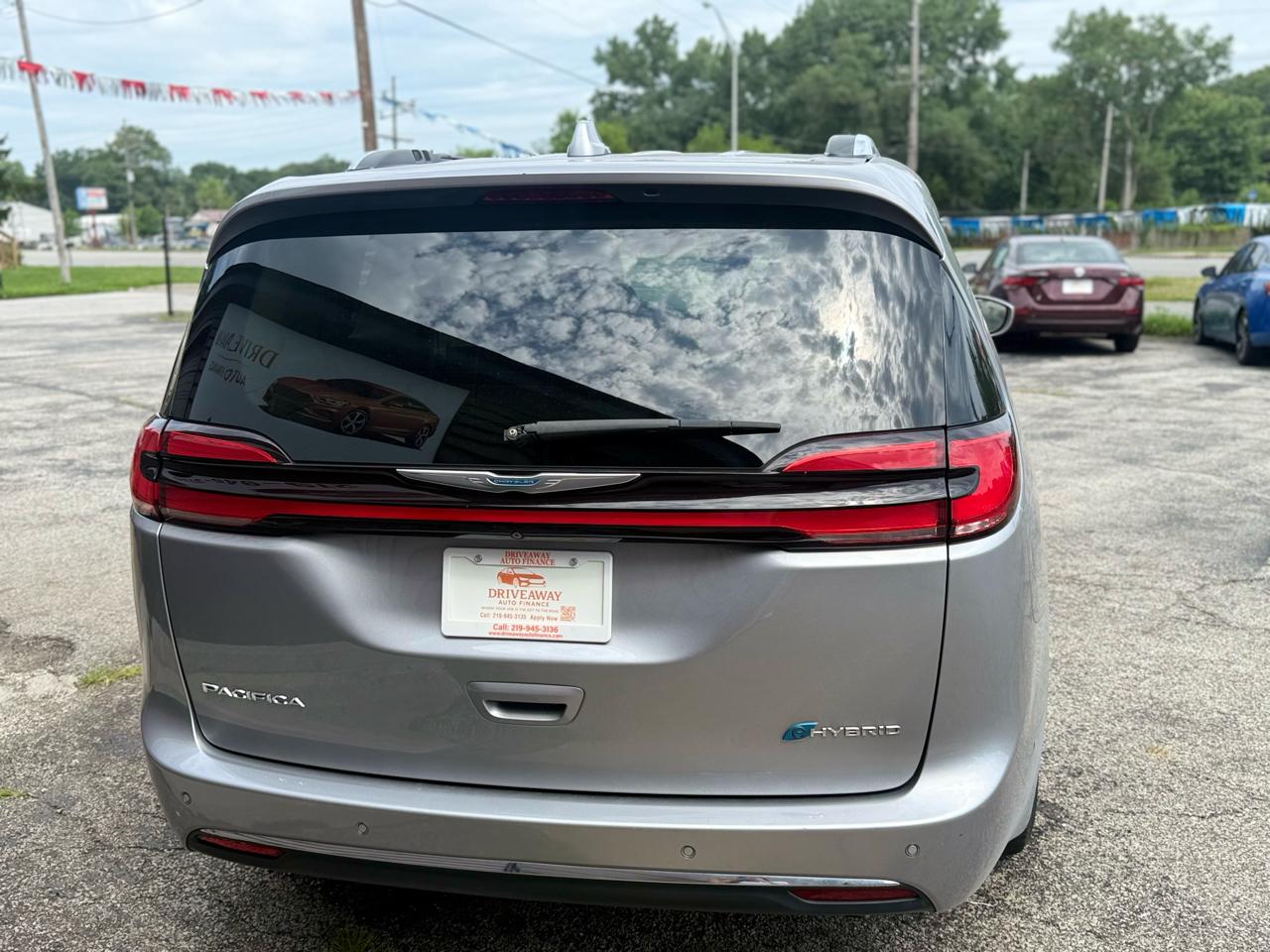 Chrysler Pacifica Hybrid Touring L FWD 2021