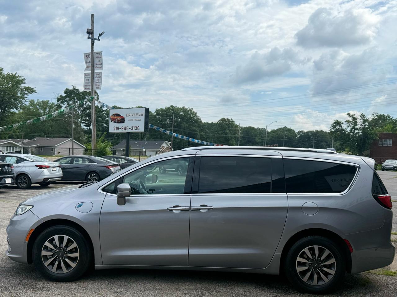 Chrysler Pacifica Hybrid Touring L FWD 2021