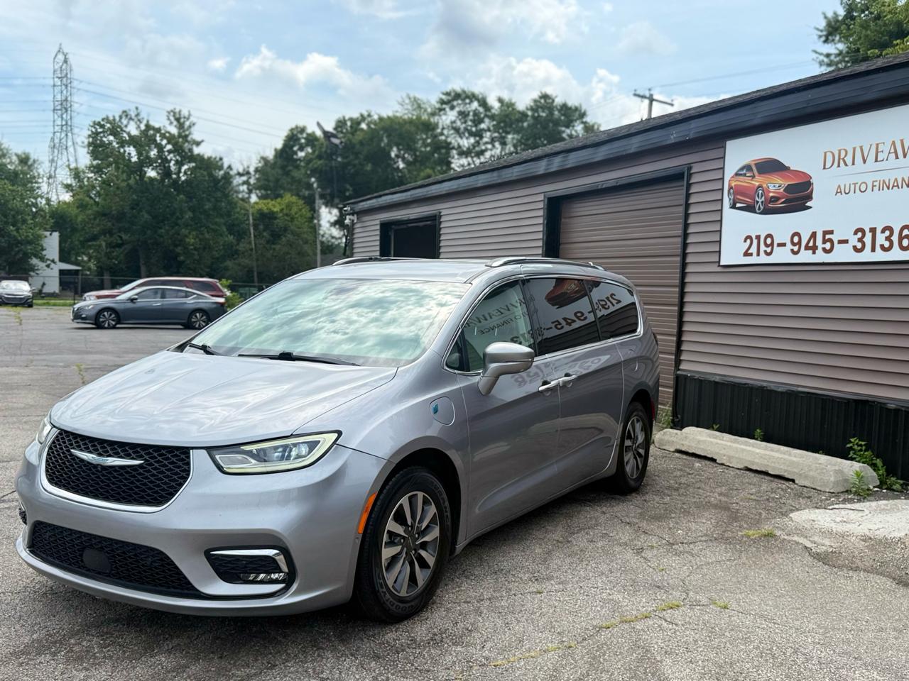Chrysler Pacifica Hybrid Touring L FWD 2021