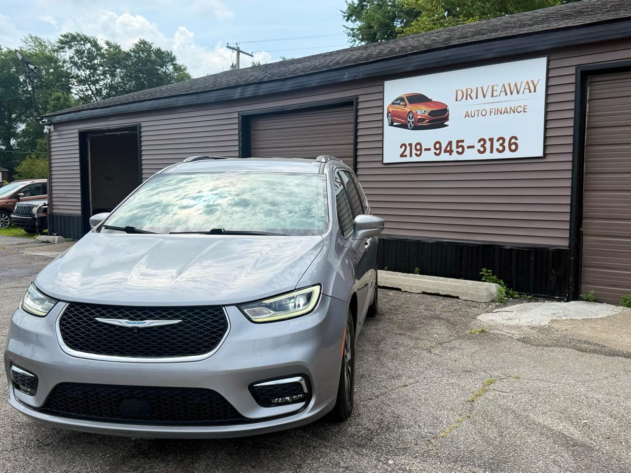 Chrysler Pacifica Hybrid Touring L FWD 2021