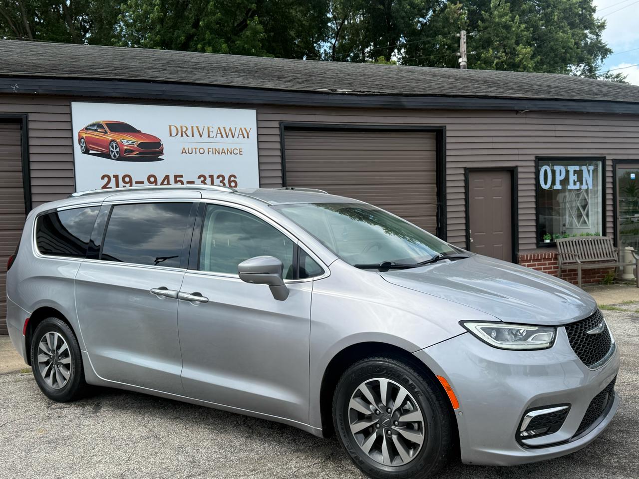 Chrysler Pacifica Hybrid Touring L FWD 2021