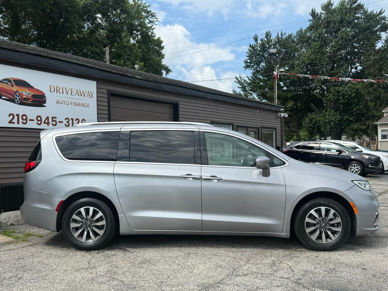 Chrysler Pacifica Hybrid Touring L FWD 2021