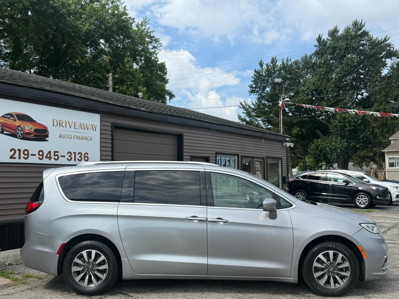 Chrysler Pacifica Hybrid Touring L FWD 2021
