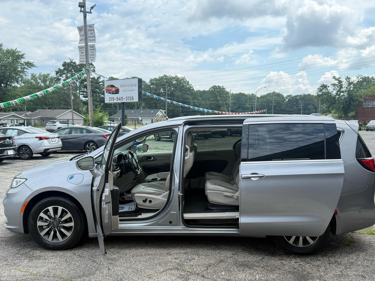 Chrysler Pacifica Hybrid Touring L FWD 2021