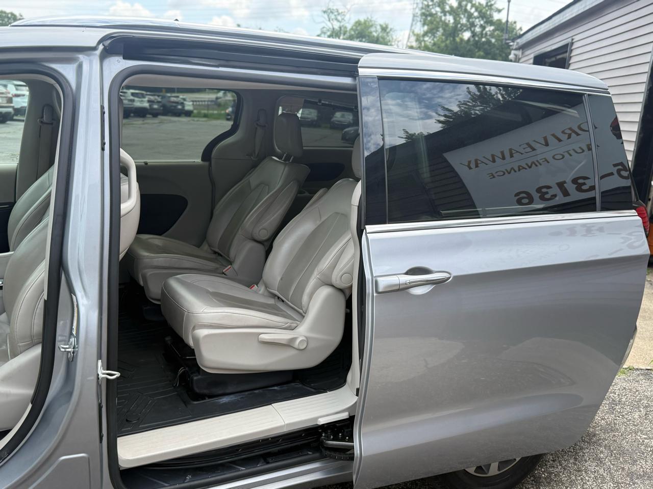 Chrysler Pacifica Hybrid Touring L FWD 2021