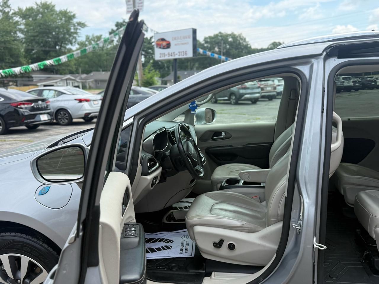Chrysler Pacifica Hybrid Touring L FWD 2021