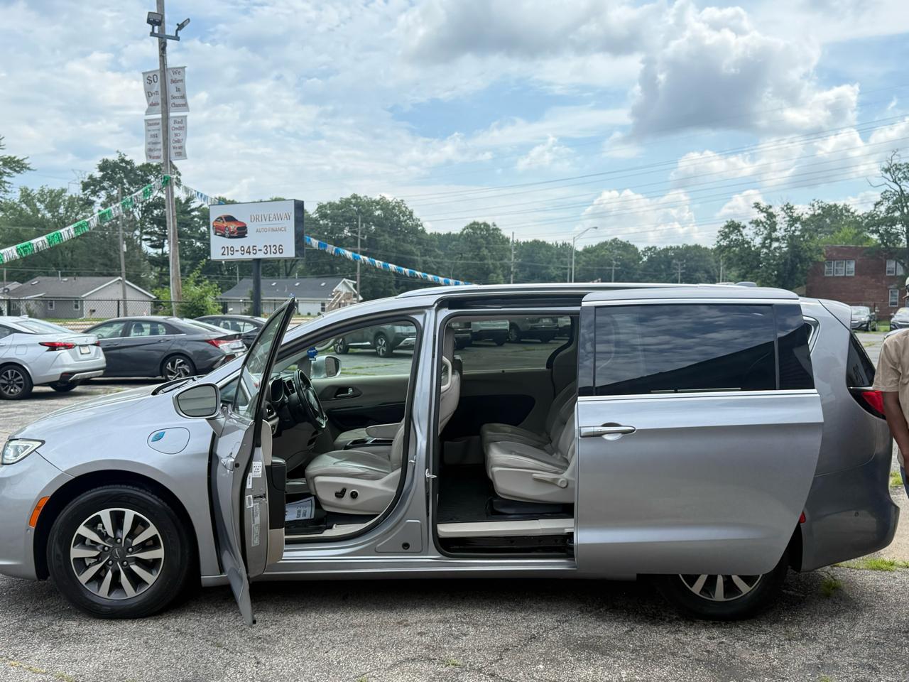 Chrysler Pacifica Hybrid Touring L FWD 2021