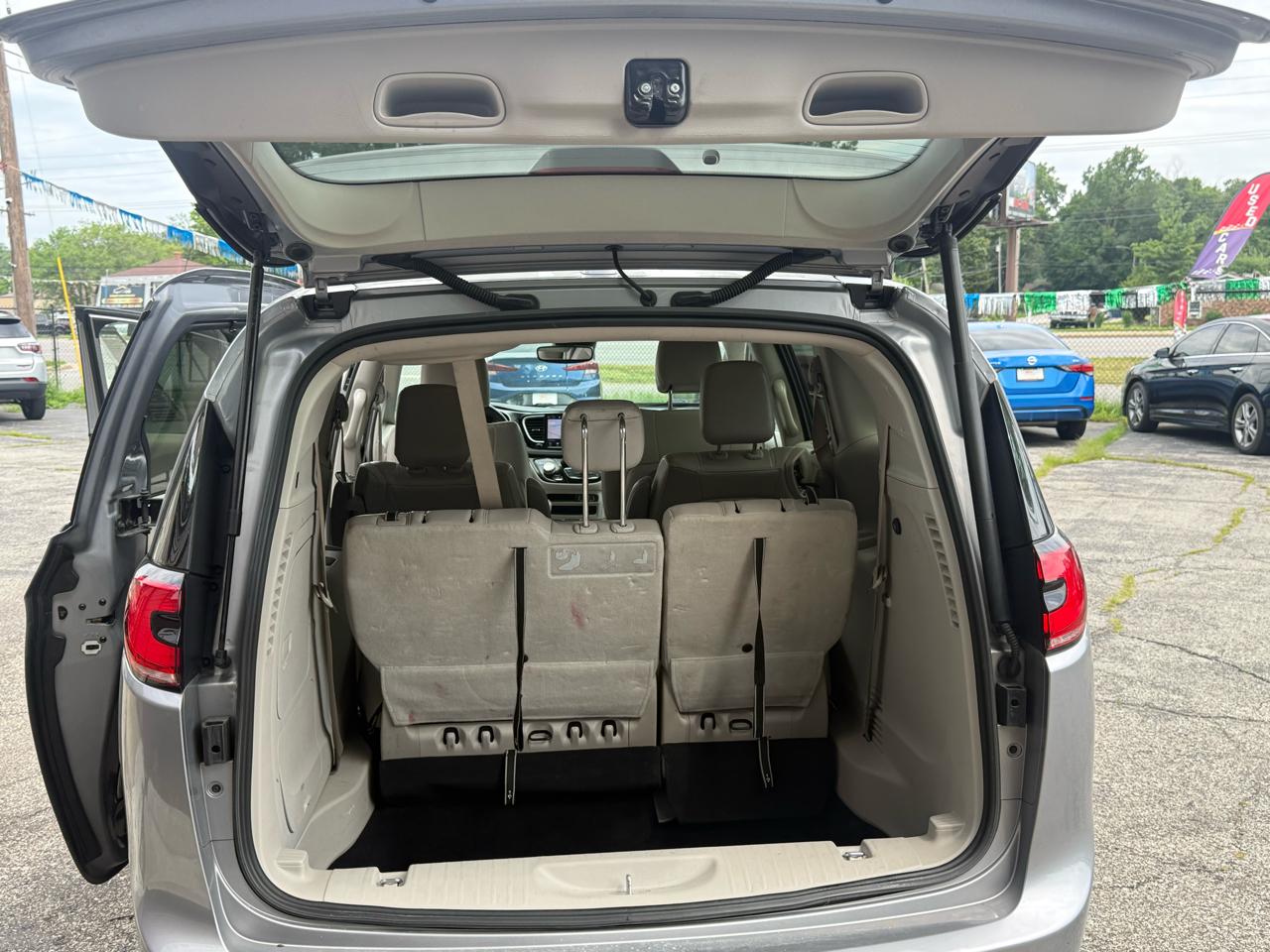 Chrysler Pacifica Hybrid Touring L FWD 2021