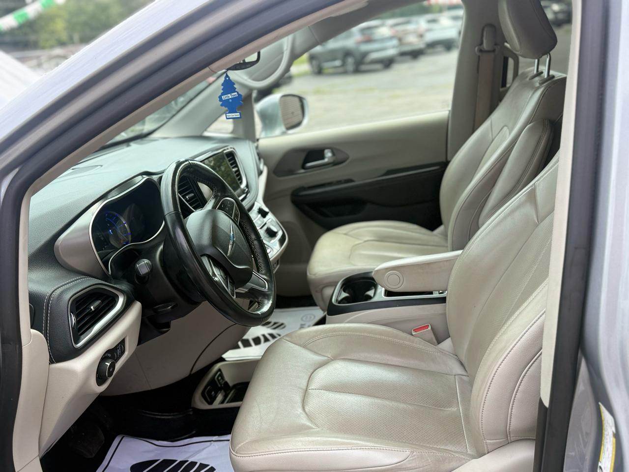 Chrysler Pacifica Hybrid Touring L FWD 2021