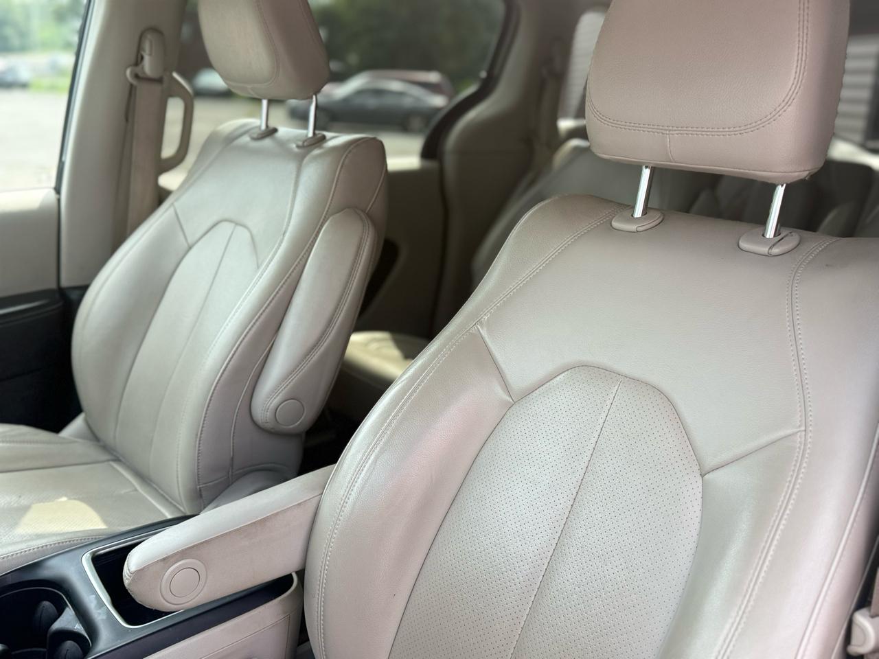 Chrysler Pacifica Hybrid Touring L FWD 2021