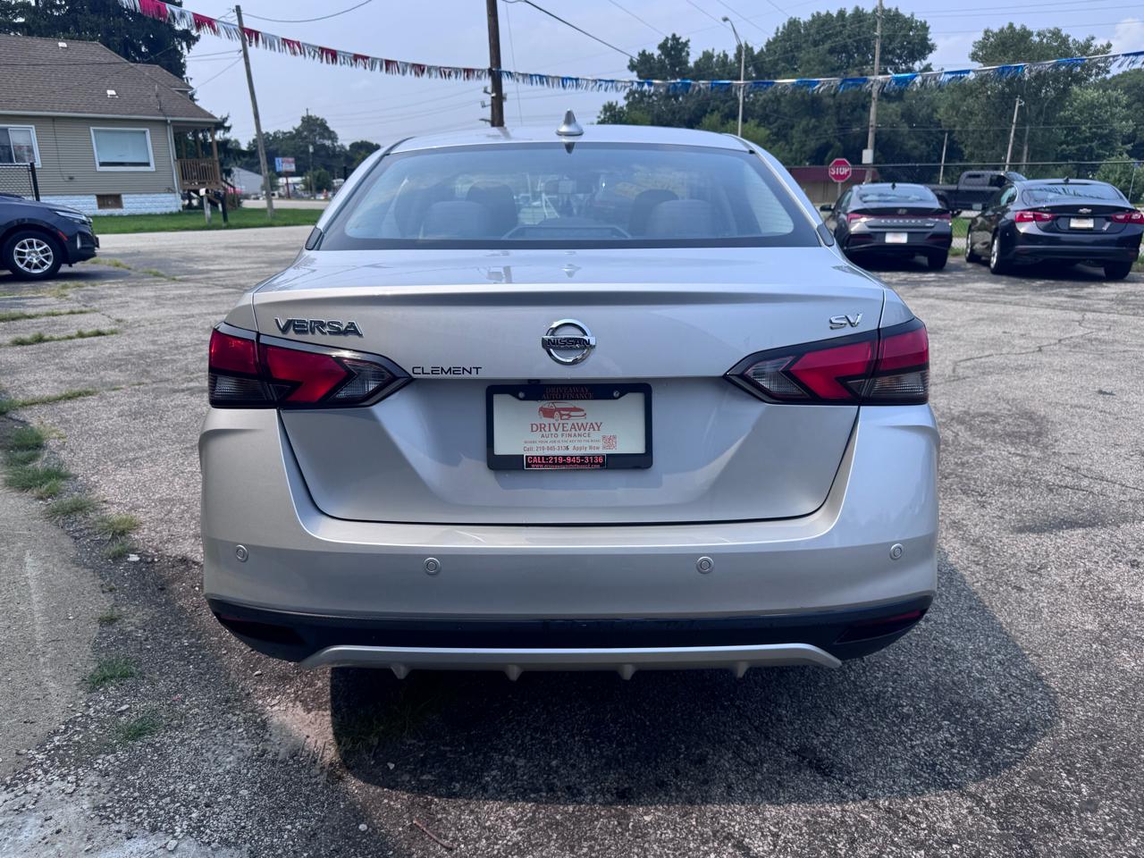 Nissan Versa SV CVT 2022