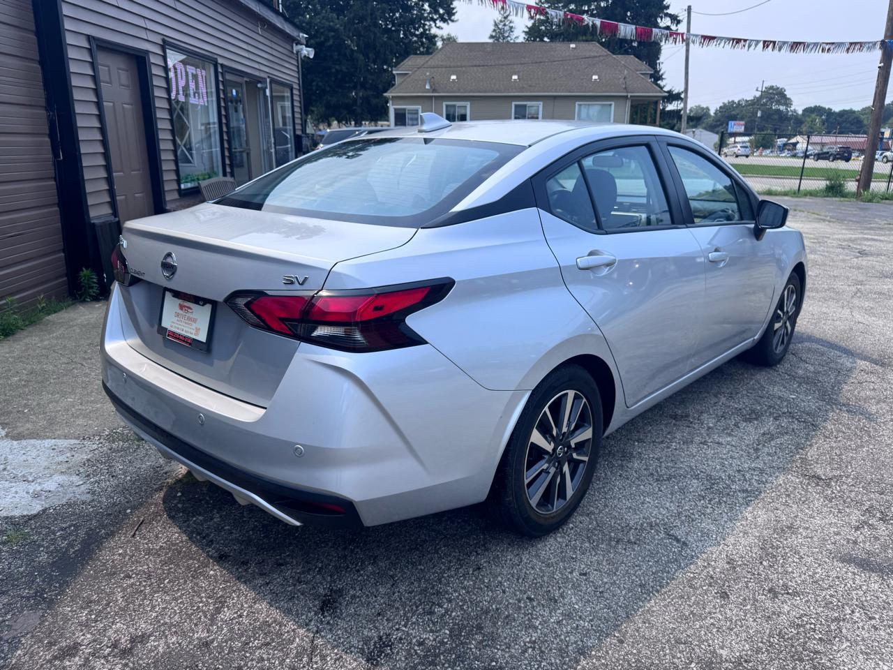 Nissan Versa SV CVT 2022