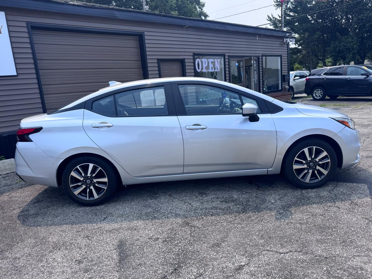 Nissan Versa SV CVT 2022
