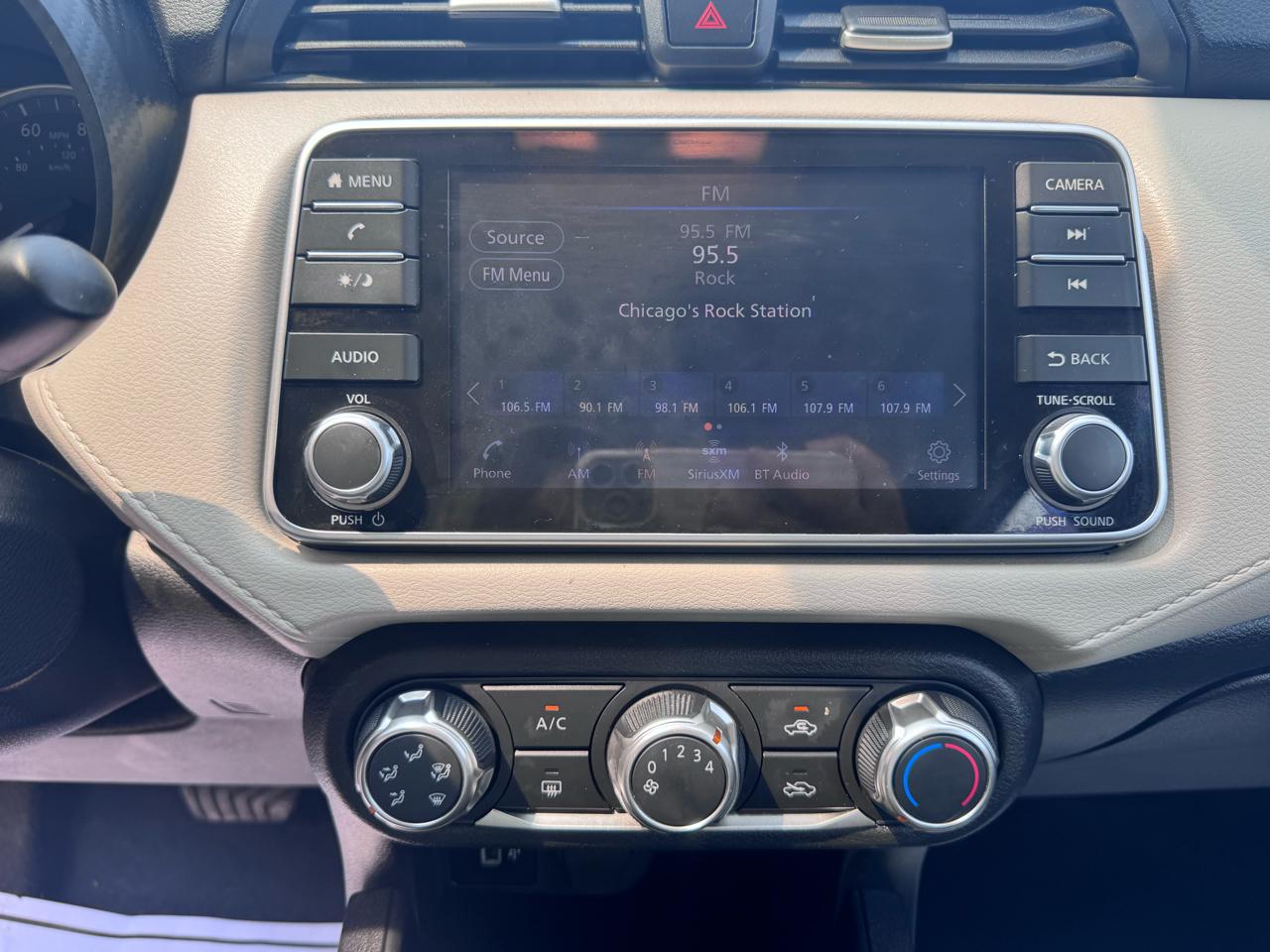 Nissan Versa SV CVT 2022