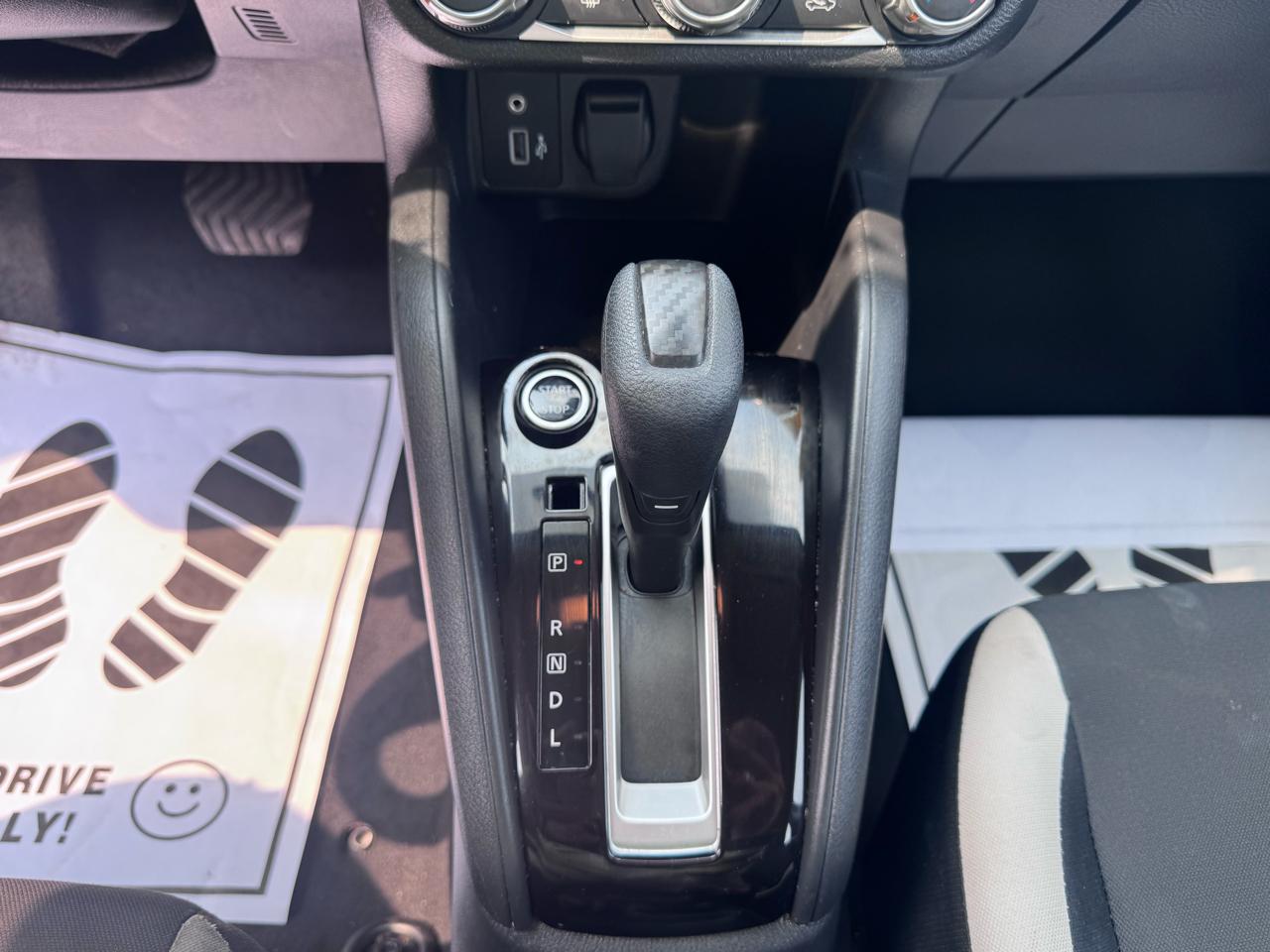 Nissan Versa SV CVT 2022