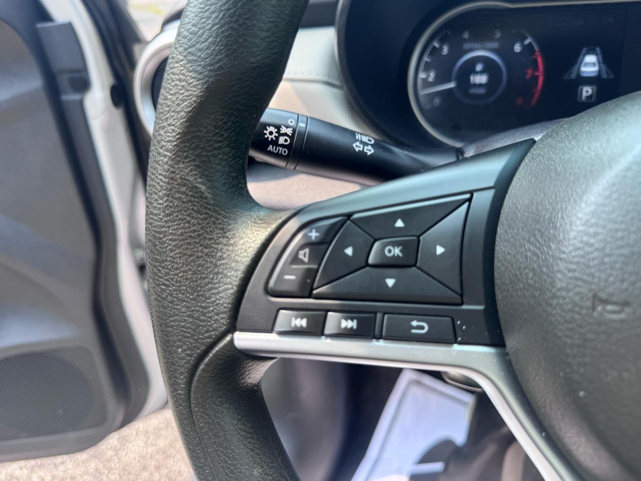 Nissan Versa SV CVT 2022