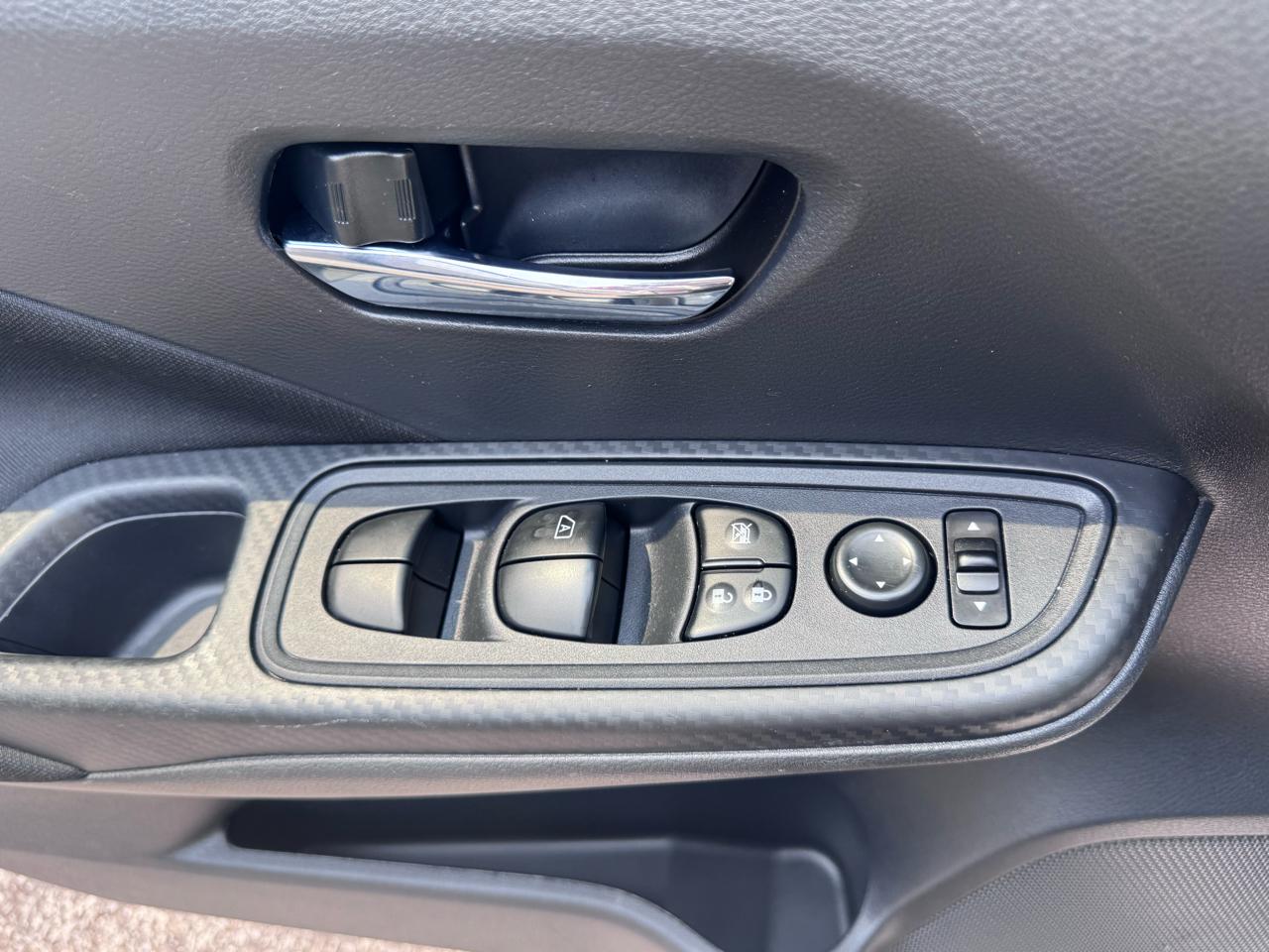 Nissan Versa SV CVT 2022