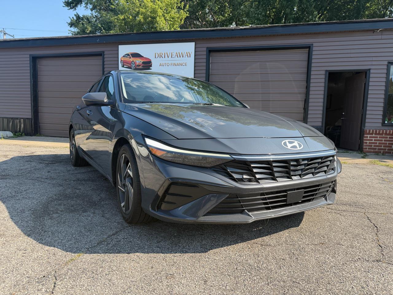 2024 Hyundai Elantra Limited IVT