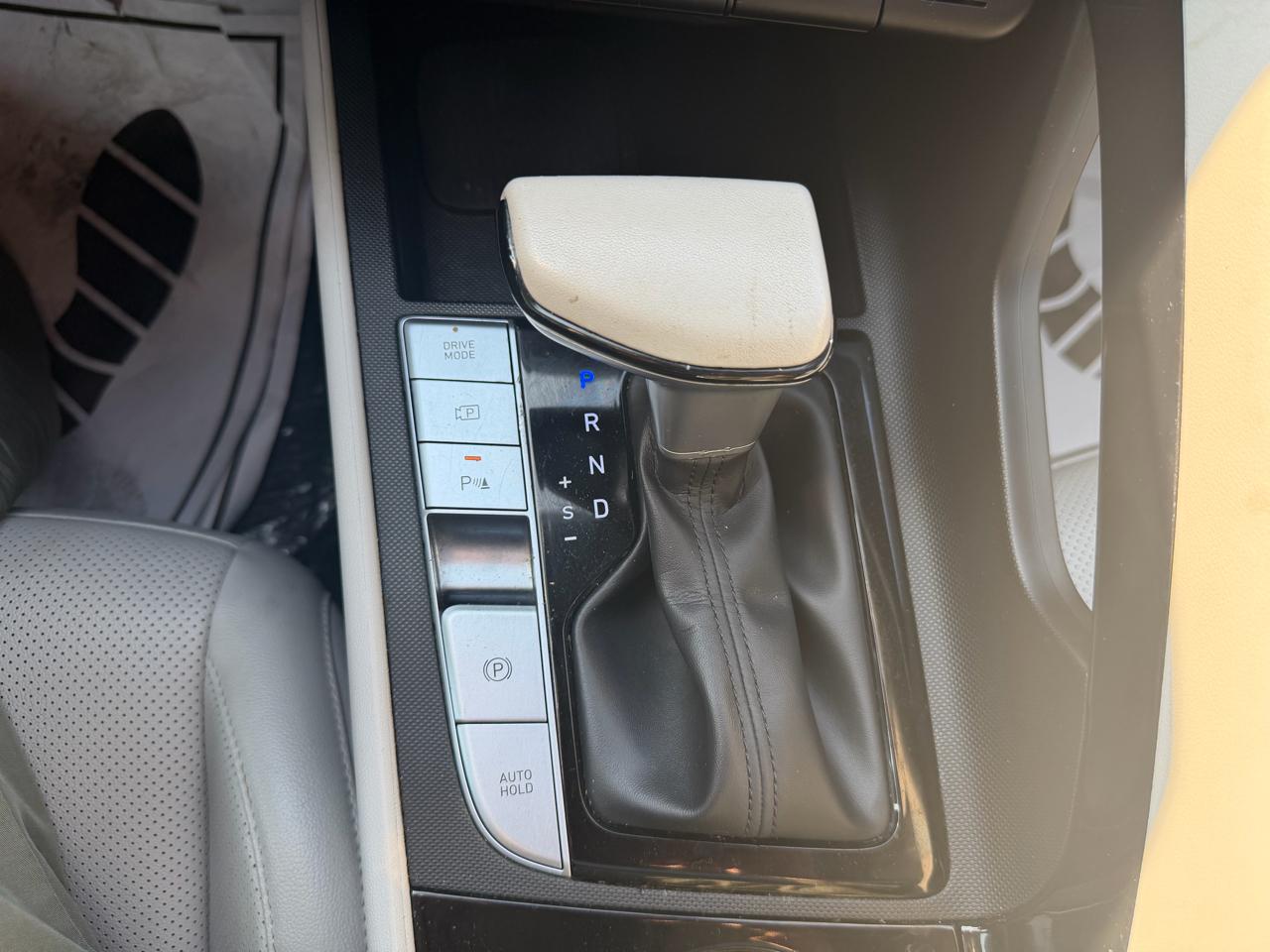 Hyundai Elantra Limited IVT 2024