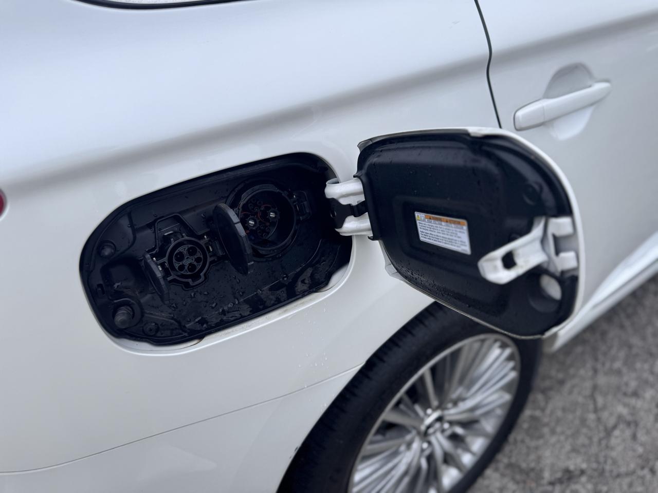 Mitsubishi Outlander PHEV SEL S-AWC 2022
