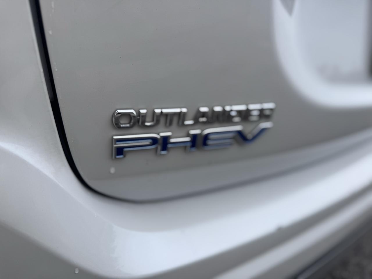 Mitsubishi Outlander PHEV SEL S-AWC 2022
