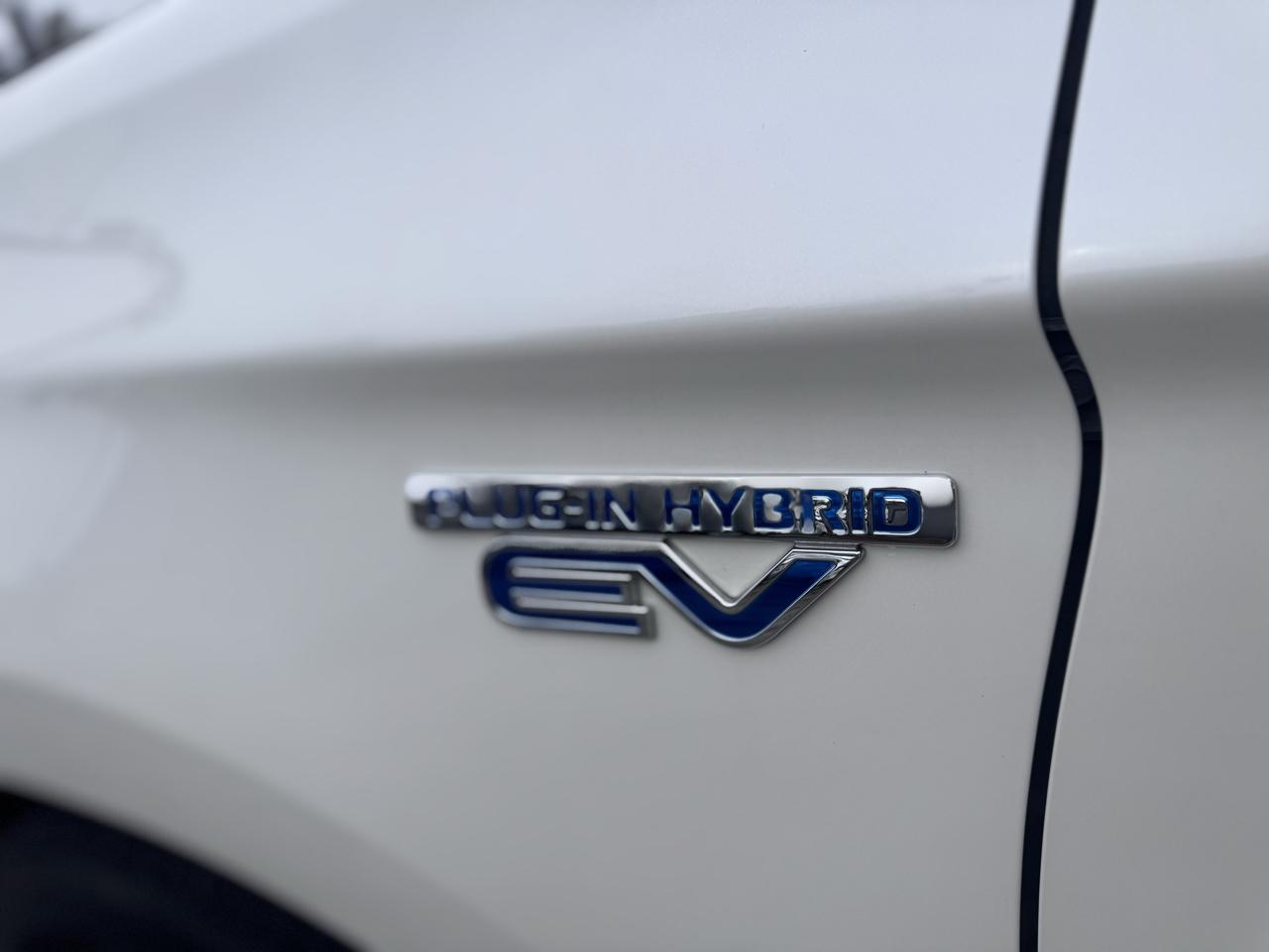 Mitsubishi Outlander PHEV SEL S-AWC 2022