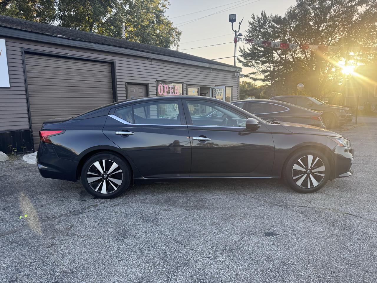 Nissan Altima 2.5 SV Sedan 2022