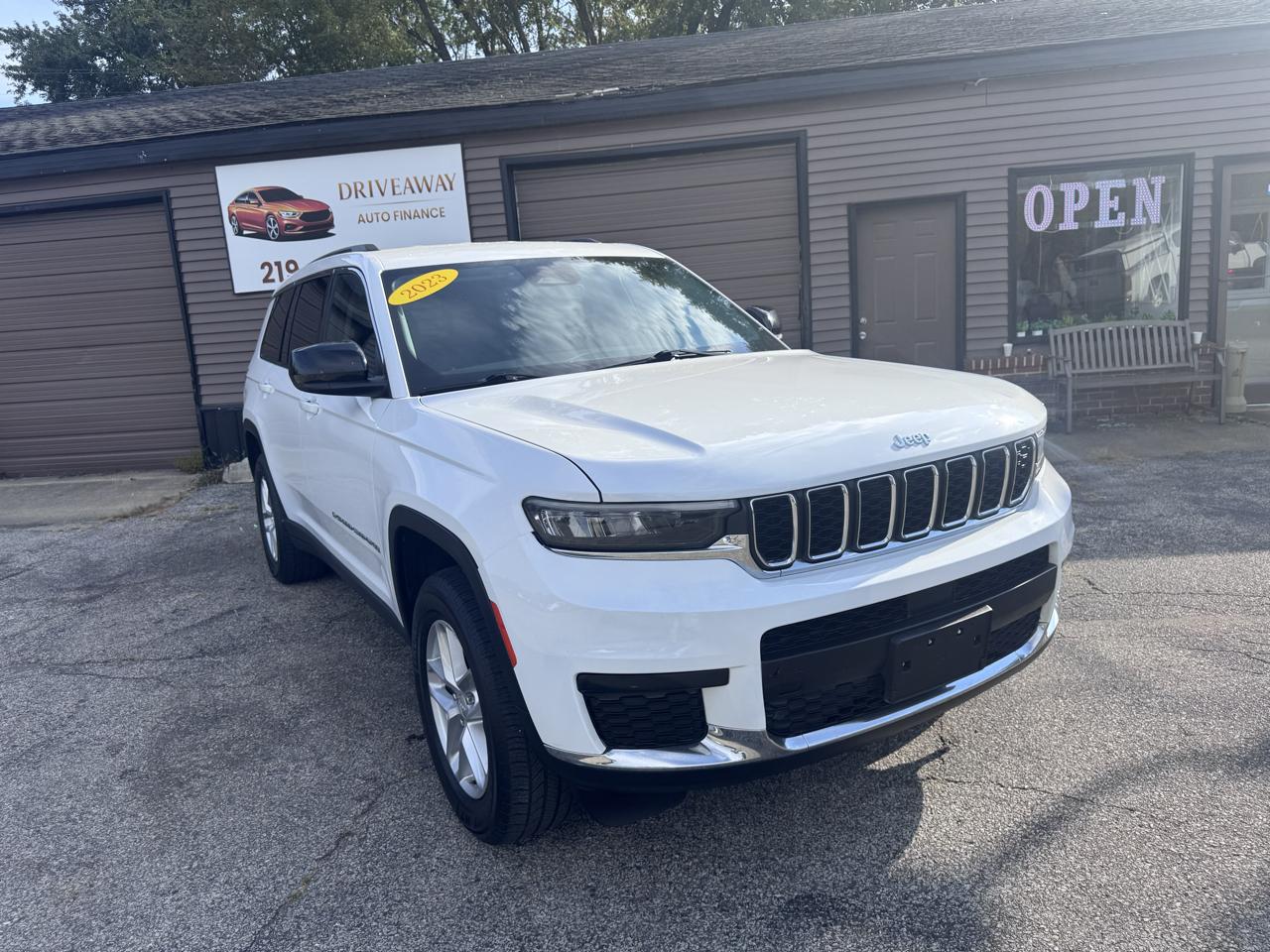 2023 Jeep Grand Cherokee L Laredo 4x4