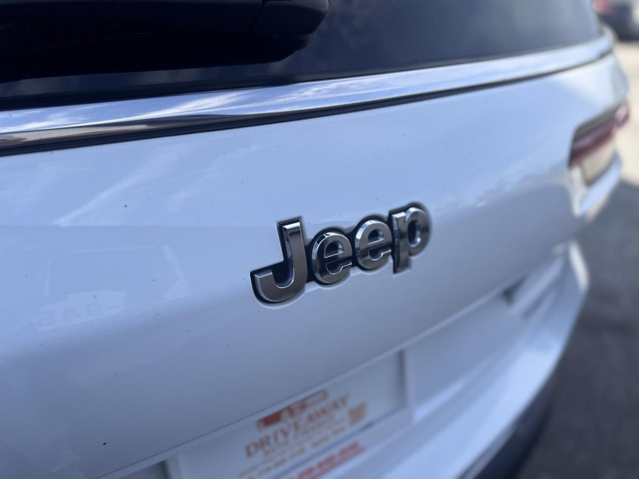 Jeep Grand Cherokee L Laredo 4x4 2023