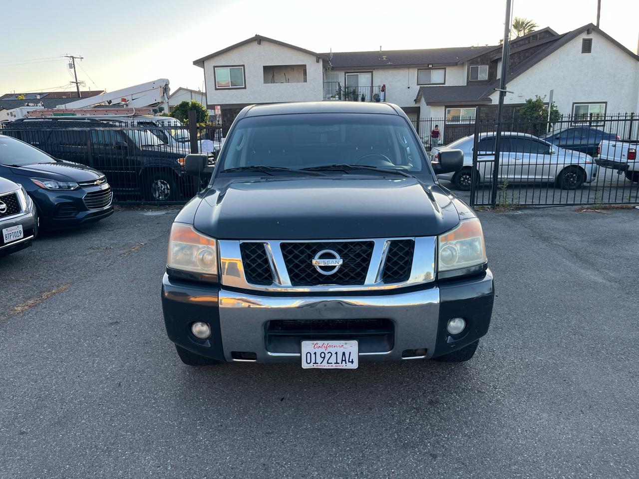 Nissan Titan LE Crew Cab 2WD SWB 2010