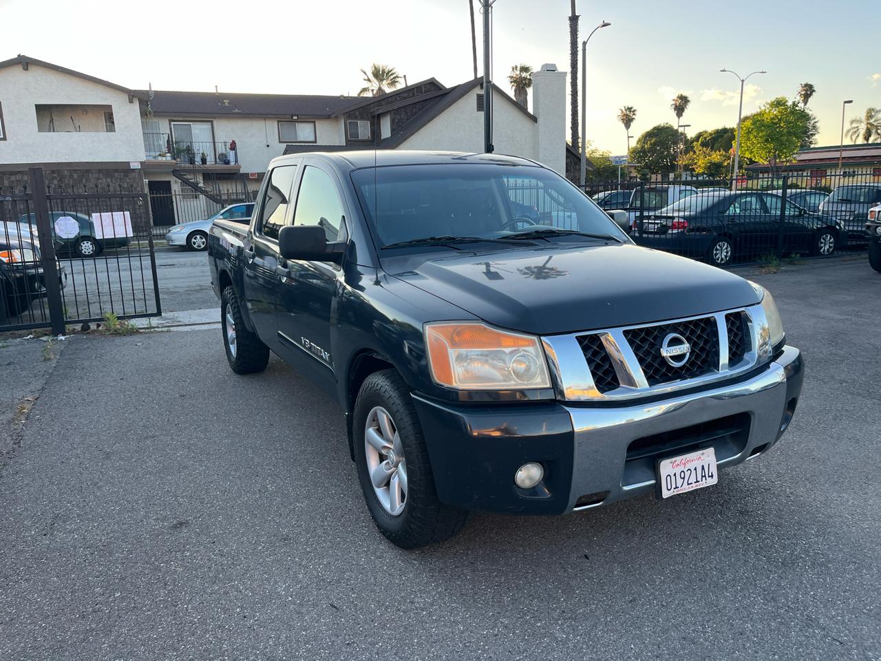 Nissan Titan LE Crew Cab 2WD SWB 2010