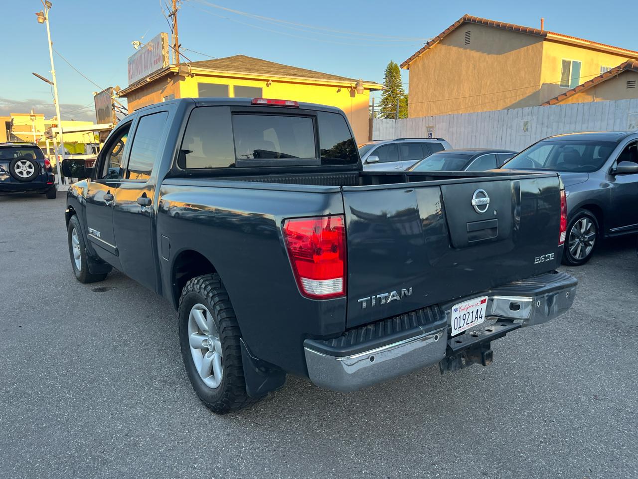 Nissan Titan LE Crew Cab 2WD SWB 2010