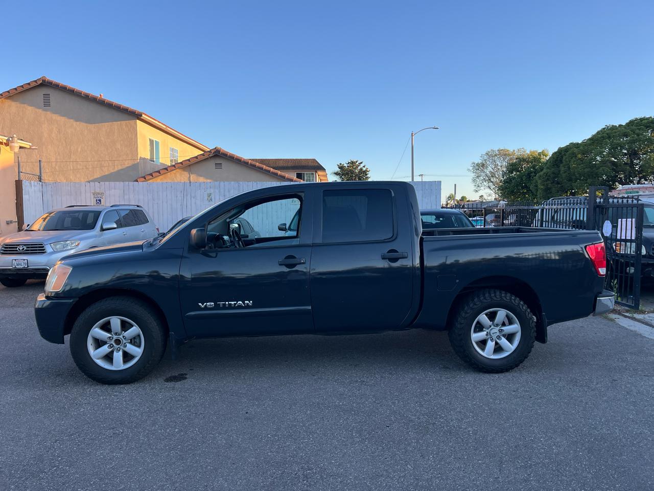 Nissan Titan LE Crew Cab 2WD SWB 2010