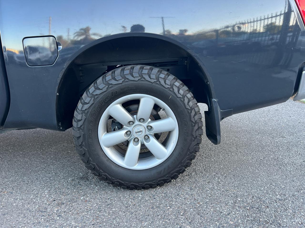 Nissan Titan LE Crew Cab 2WD SWB 2010