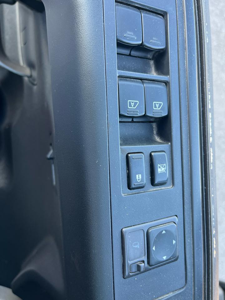 Nissan Titan LE Crew Cab 2WD SWB 2010