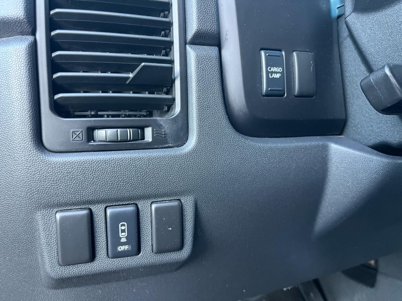 Nissan Titan LE Crew Cab 2WD SWB 2010