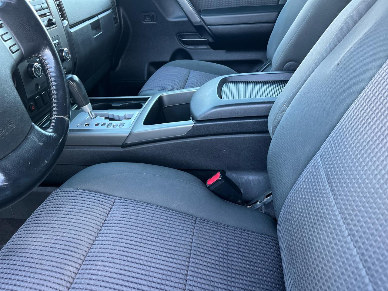 Nissan Titan LE Crew Cab 2WD SWB 2010