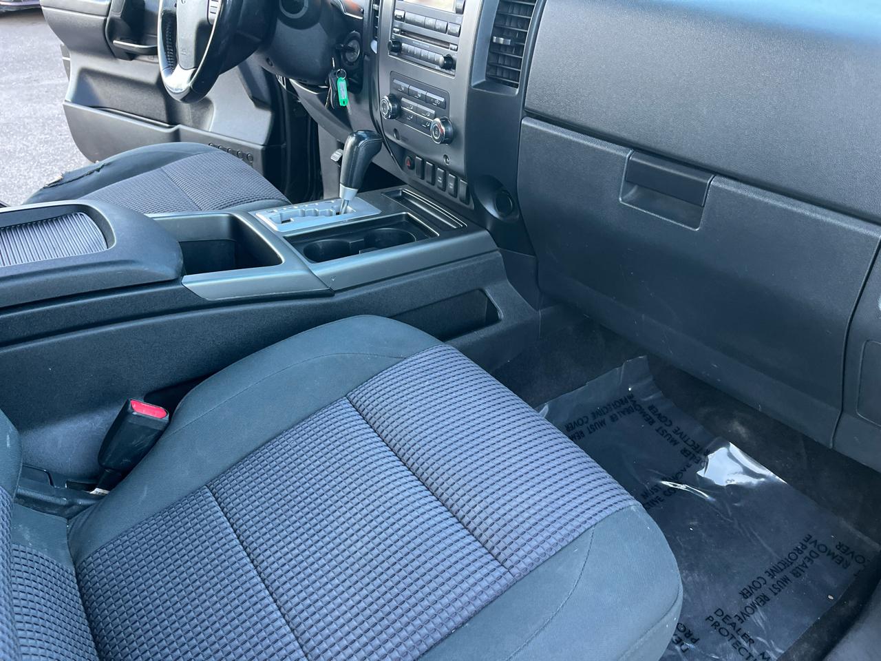 Nissan Titan LE Crew Cab 2WD SWB 2010