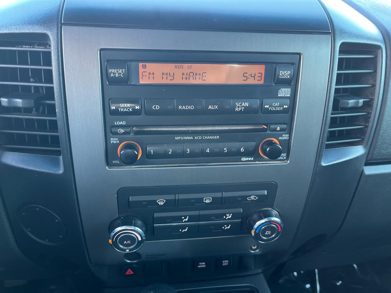 Nissan Titan LE Crew Cab 2WD SWB 2010