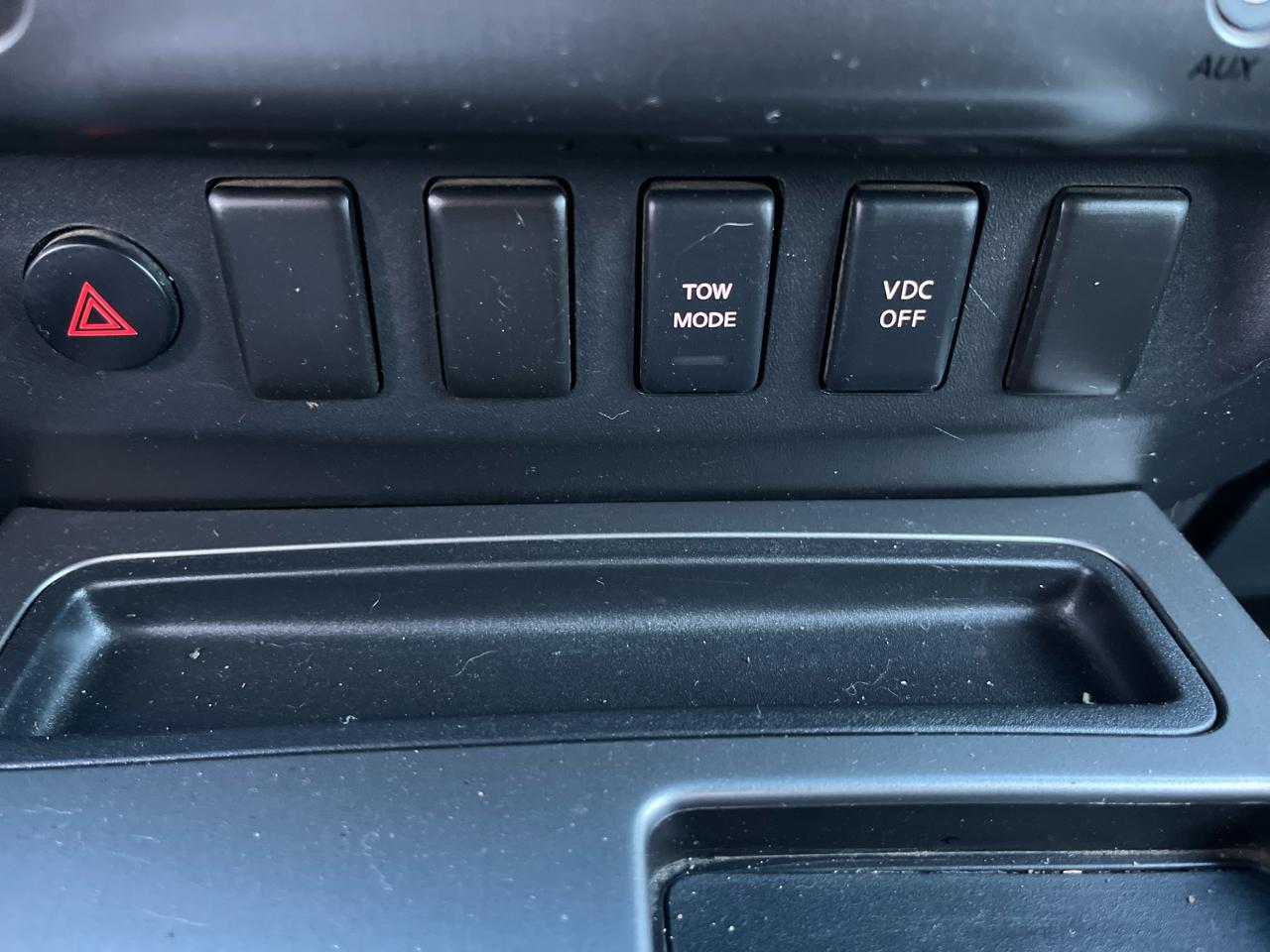 Nissan Titan LE Crew Cab 2WD SWB 2010